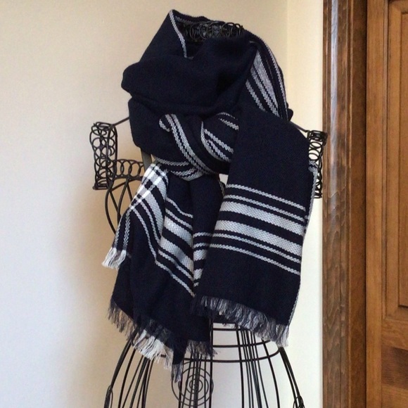 NEW J Crew Soft Blanket Stripe Cape Scarf Windowpane Navy/White - Picture 4 of 7